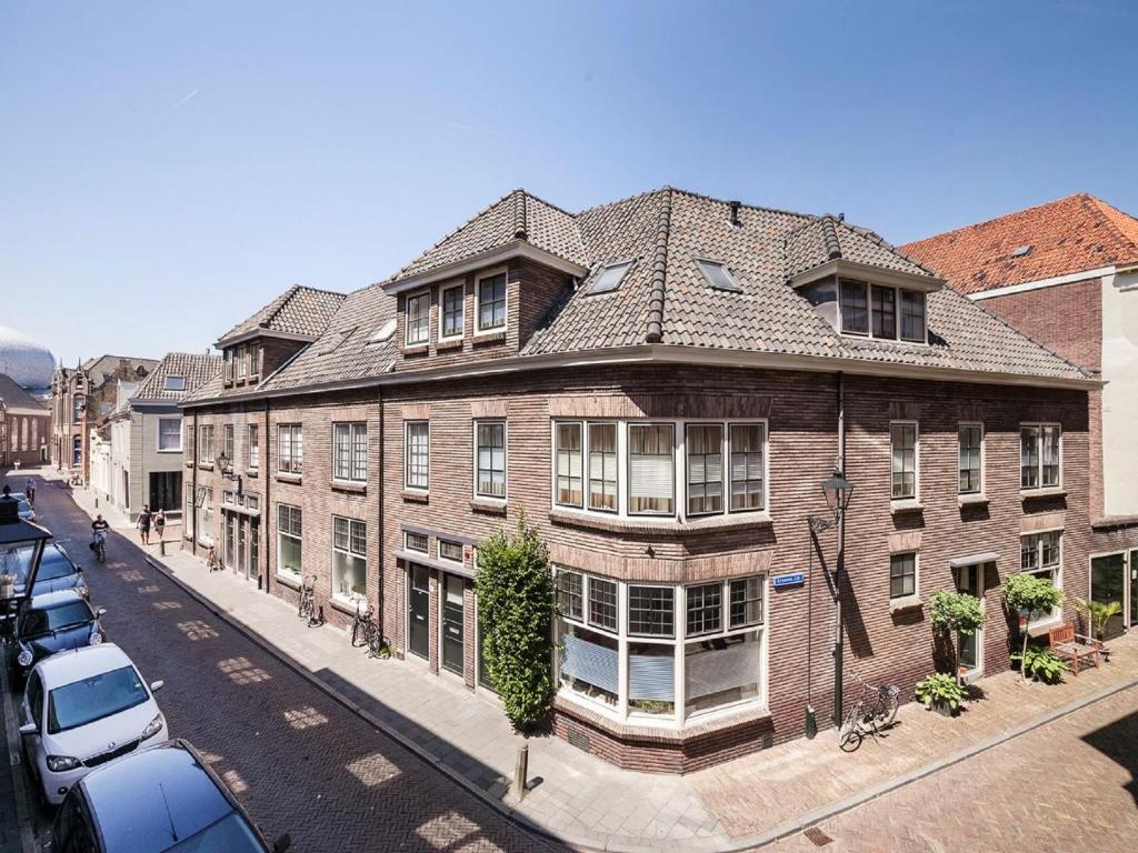a brick building with a large window on the side of the building at B&B In de Kromme Jak in Zwolle