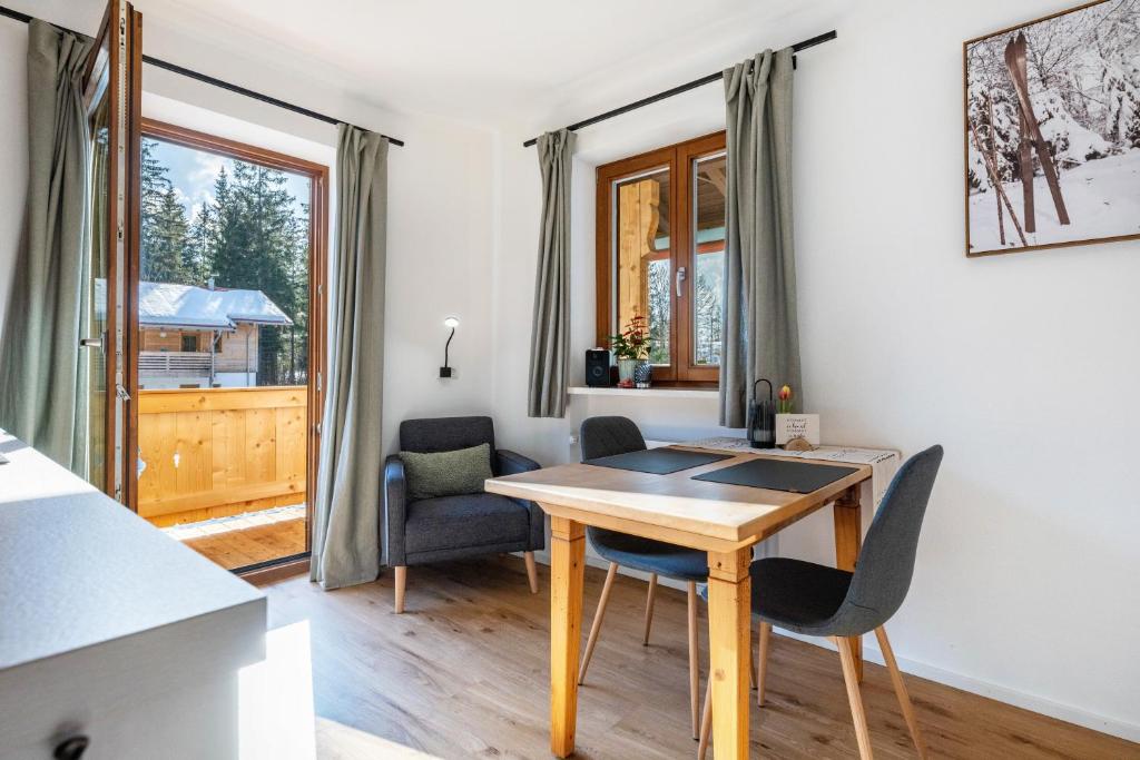 a dining room with a table and chairs at Fewo Am Steinbach - Stoaboch in Reit im Winkl