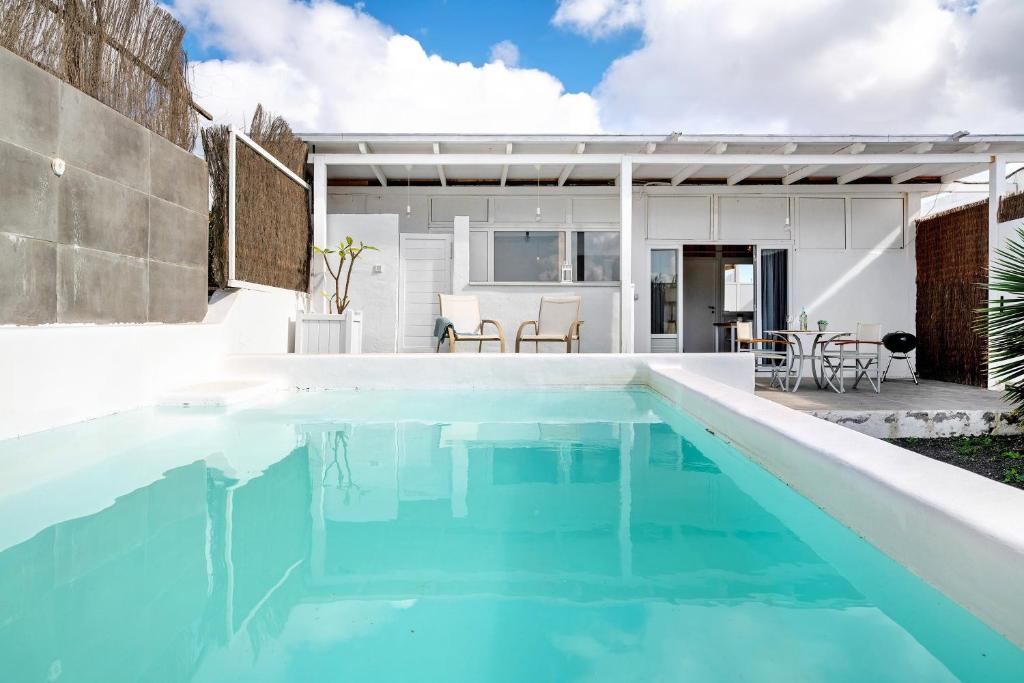 a swimming pool in the backyard of a house at Suite Amanecer in Mácher