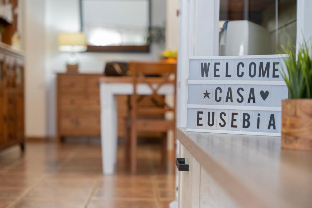 a welcome sign on a counter in a kitchen at Casa Eusebia in Arona