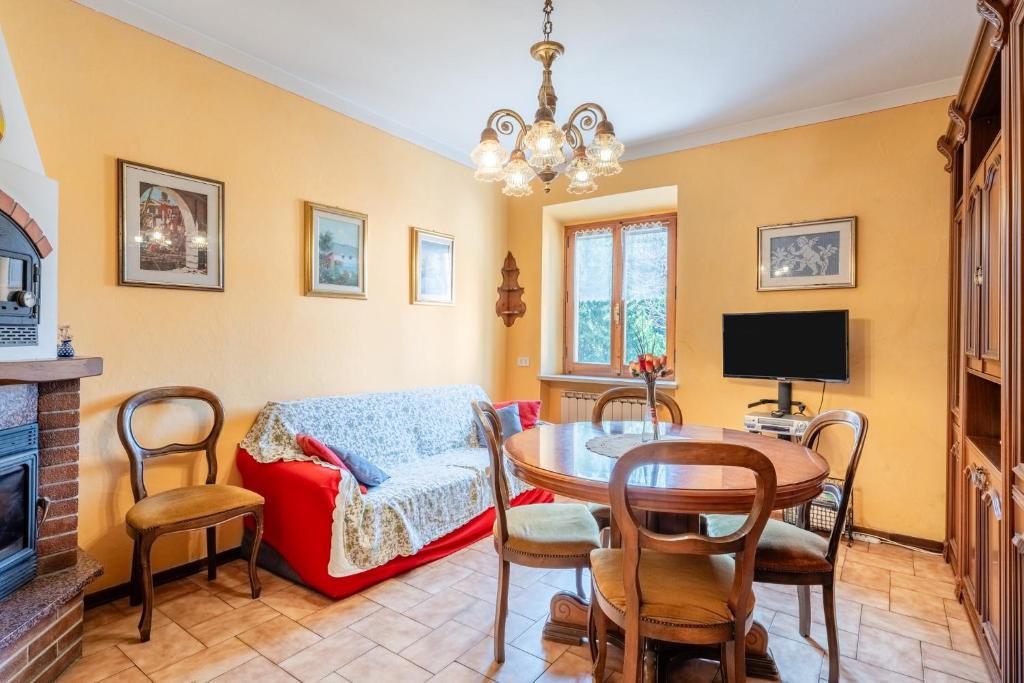 a living room with a table and a tv at Casa Gaia in Prataccio