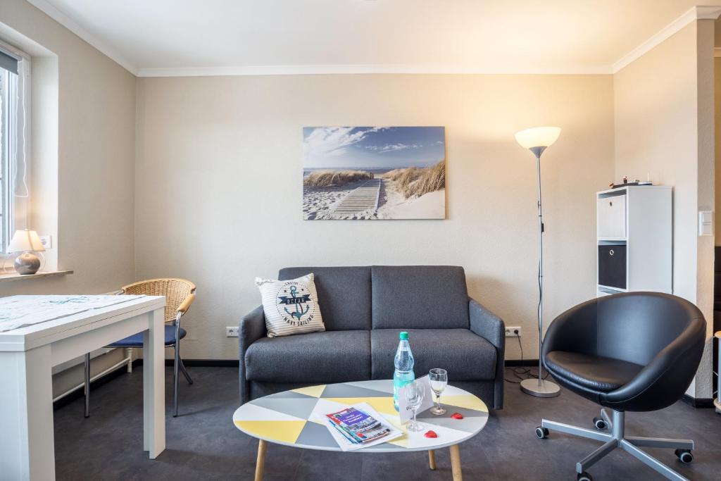 a living room with a couch and a table at Ferienwohnung Ausblick in Bremerhaven