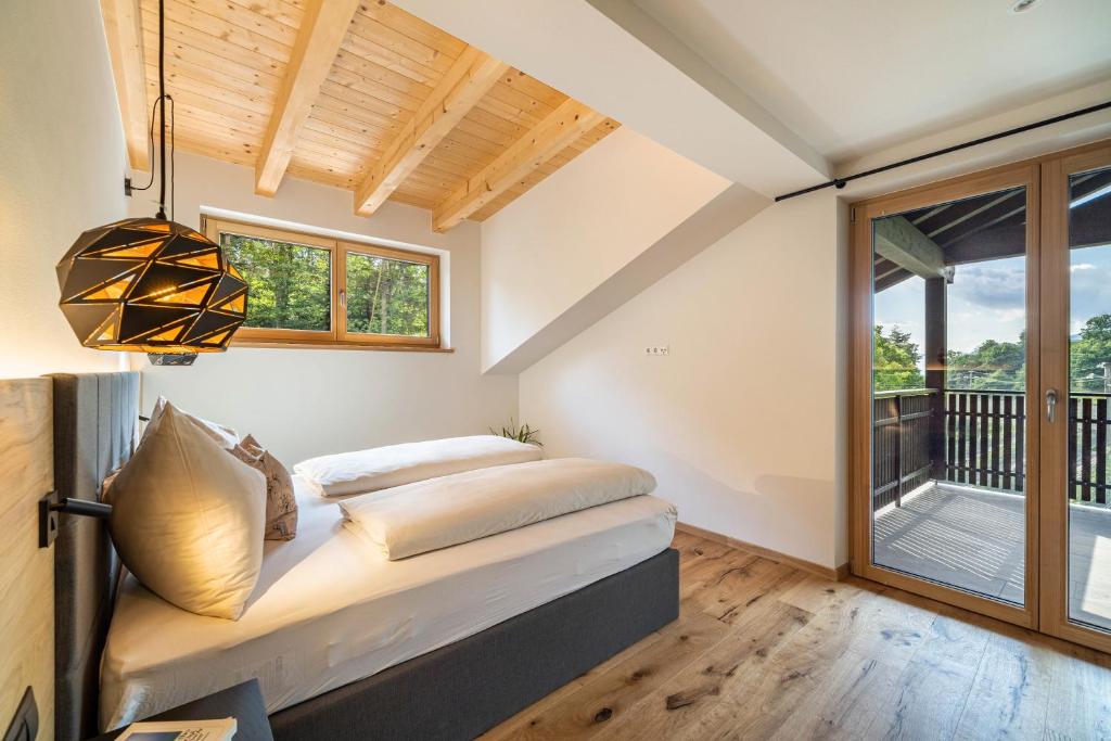a bedroom with a bed and a balcony at Wiesgut Ferienwohnung Golden in Tesimo