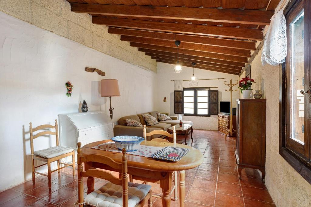 a living room with a table and a couch at Casa El Drago in Arico