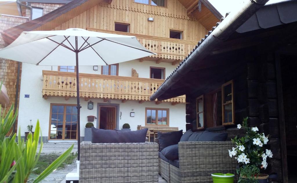 Balkón nebo terasa v ubytování Bramsauerhof