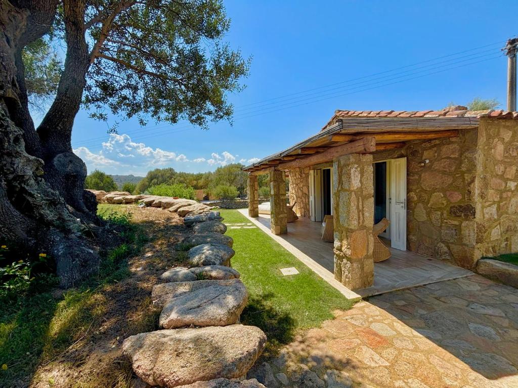 a stone house with a stone path next to a building at Petra d'arana in Palau