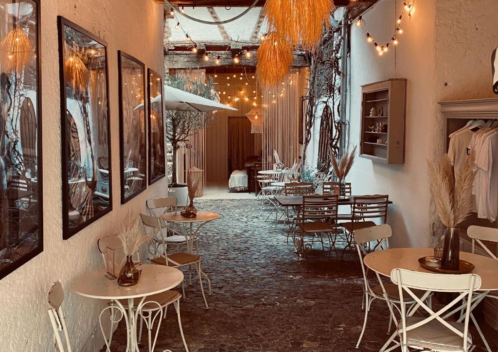 a restaurant with tables and chairs and lights at Heart Ferienwohnungen Frida I Kahlo in Vogtsburg