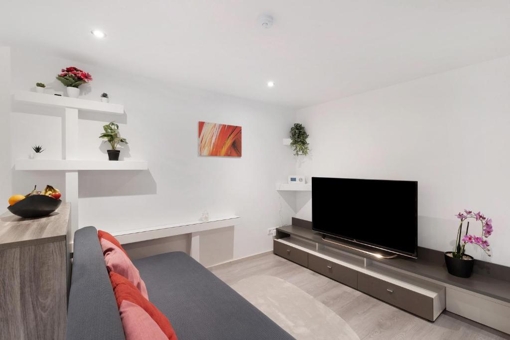 a living room with a flat screen tv at Hochwertige Ferienwohnung Ötigheim in Ötigheim