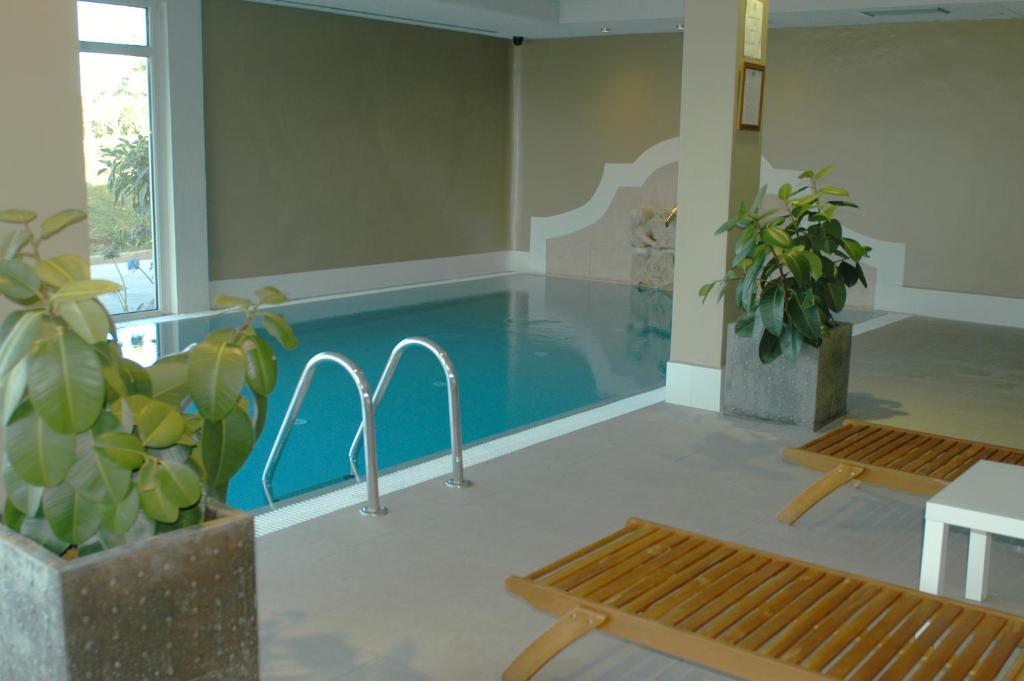 Bazén v ubytování Hotel Palacio Urgoiti nebo v jeho okolí
