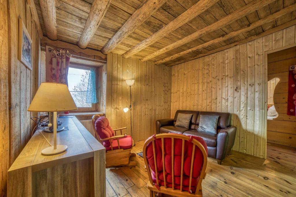 a living room with a couch and a table at Anna-purna in Arâches-la-Frasse