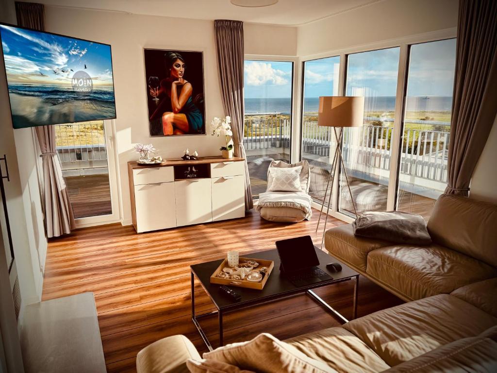 a living room with a couch and a table at Moin Mehrblick in Schillig