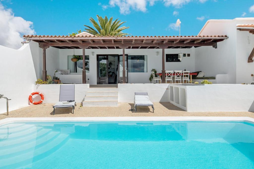a villa with a swimming pool and a house at Casa Carmen - Comfort and Privacy in Nazaret
