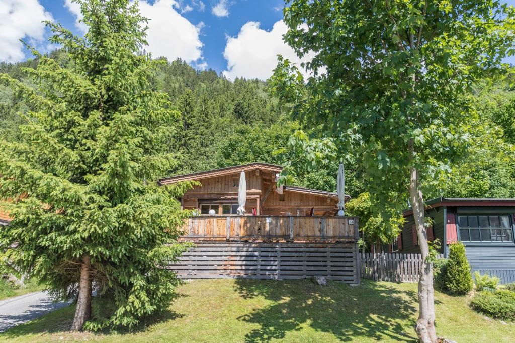 a log cabin in the woods with trees at Chalet Zur Auszeit in Aschau