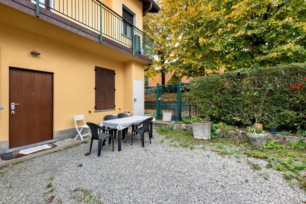 a table and chairs in front of a building at La Casa Di Beppe - Val d'Intelvi in Lanzo dʼIntelvi