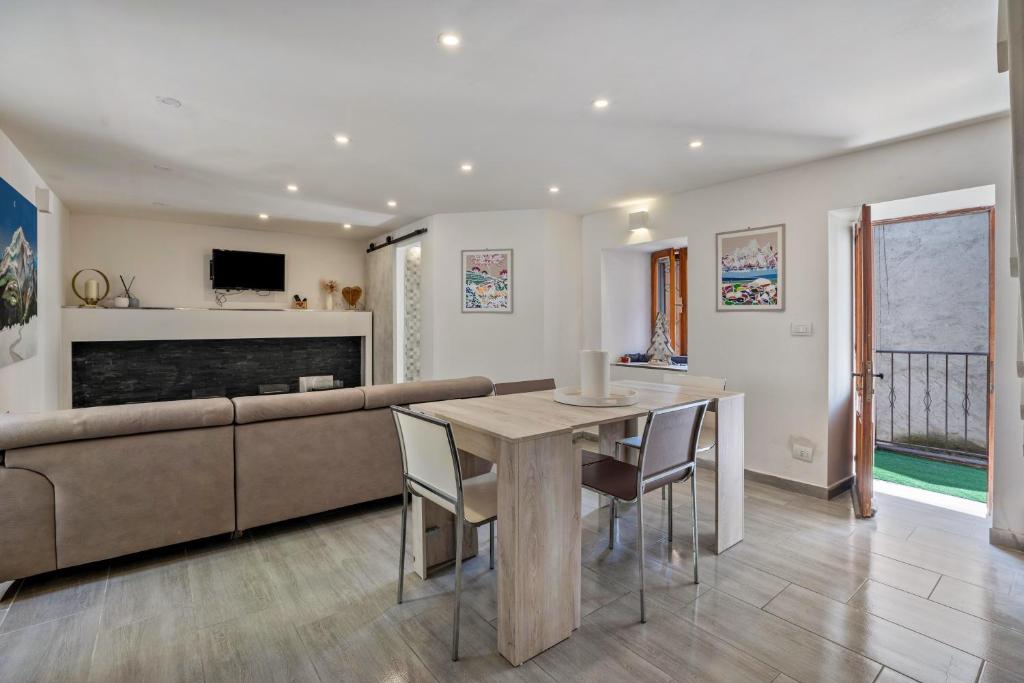 a living room with a table and a couch at Casa Giulia Balmuccia in Balmuccia
