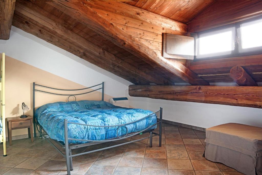 a bedroom with a bed in a room with wooden ceilings at Anemone Tano di Grich in Cesani