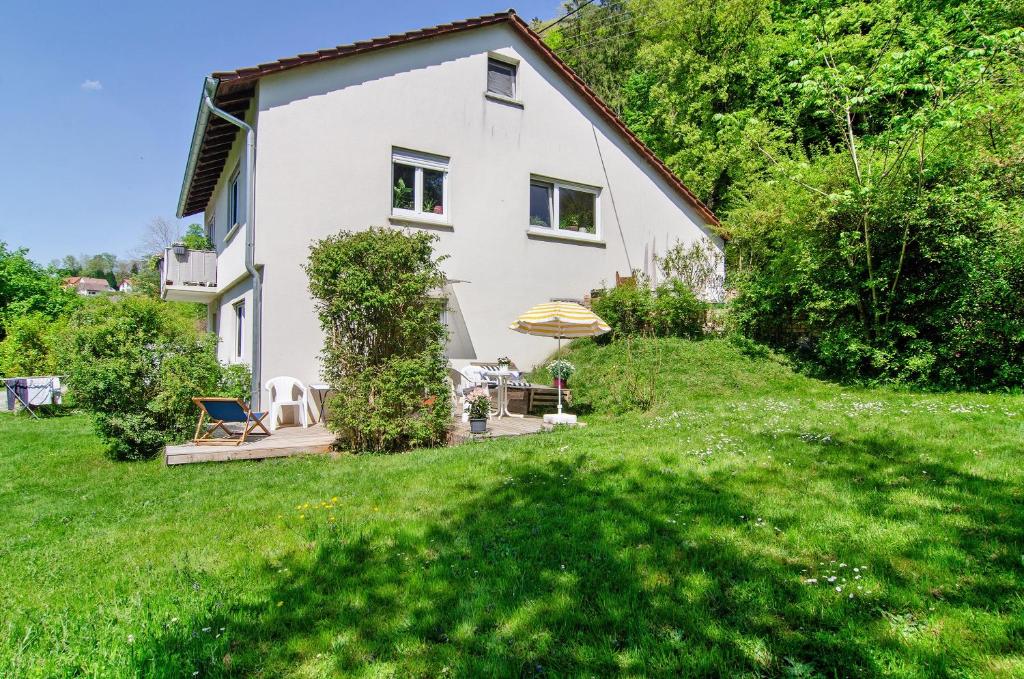 a white house with a yard with green grass at Ferienwohnung Zizi in Stockach