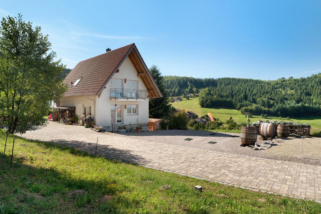 a house on a hill with a brick driveway at Ferienwohnung Weitblick in Sasbachwalden