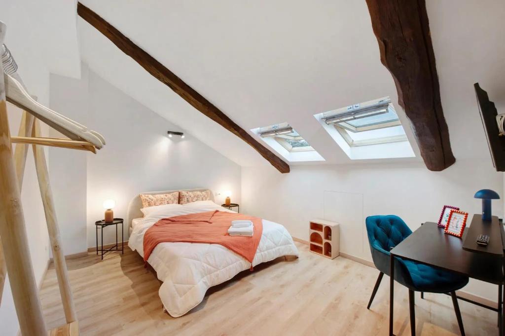a bedroom with a bed and a desk in a attic at La Scaletta in Biella
