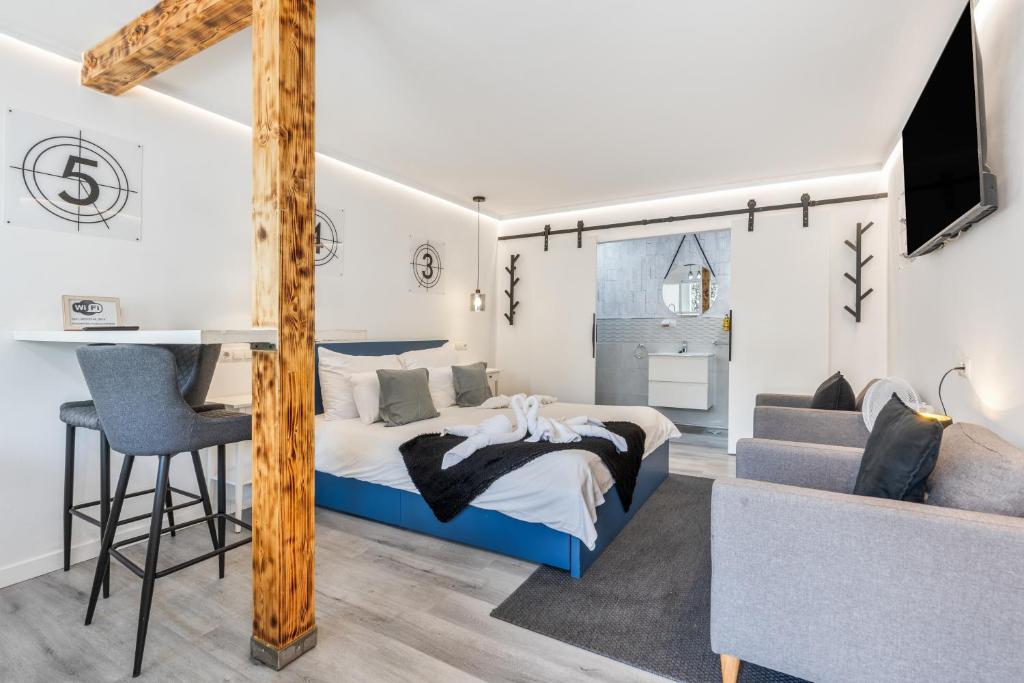 a bedroom with a bed and a desk in a room at Chabelas Loft in Lajita