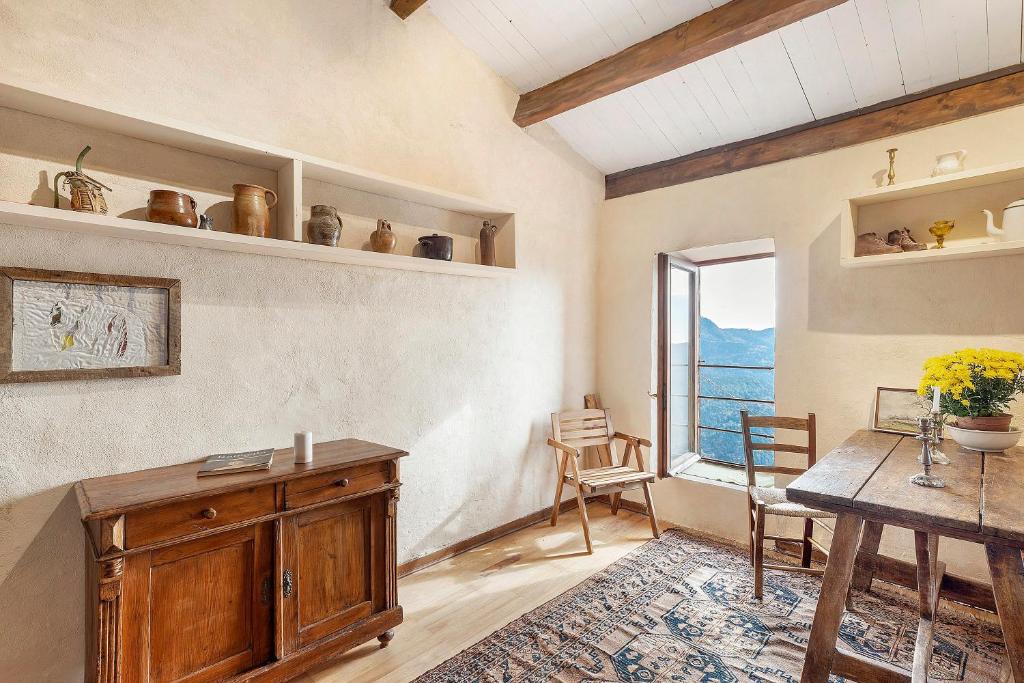 a dining room with a table and a window at Silent View - Unità 18 in Baiardo