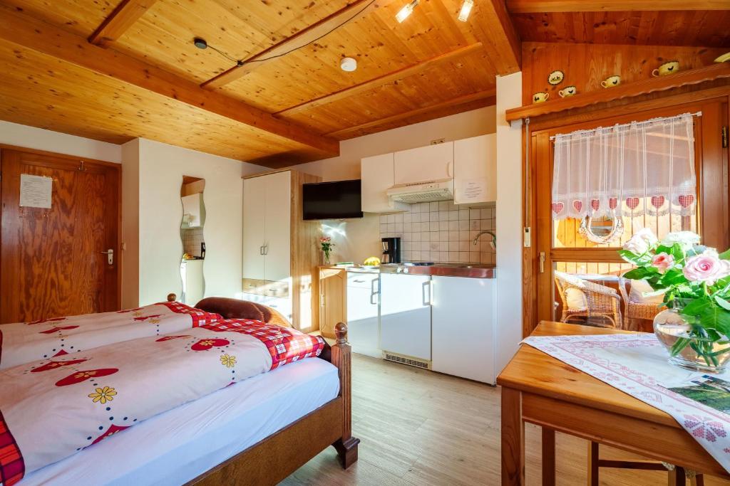Pension Haus Rose - Superior Appartement Met 1 Slaapkamer En Balkon