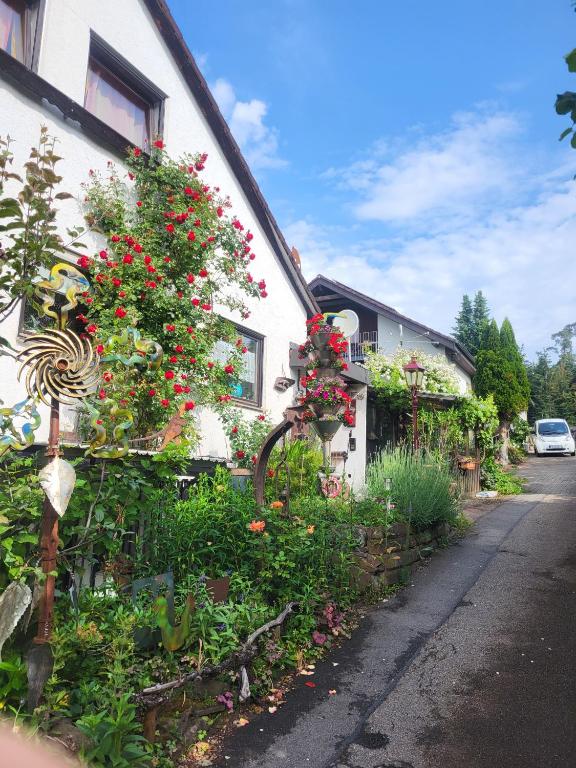 a house with flowers on the side of it at Haus Umbeer in Schömberg