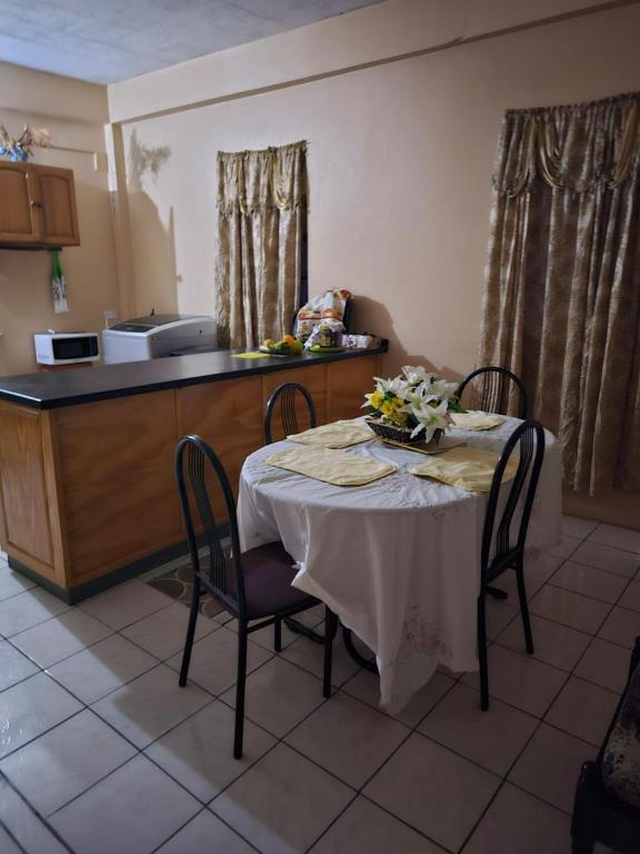a table with two chairs and a kitchen with a table sidx sidx sidx at Smithy's Apartment 1 in Brighton Village