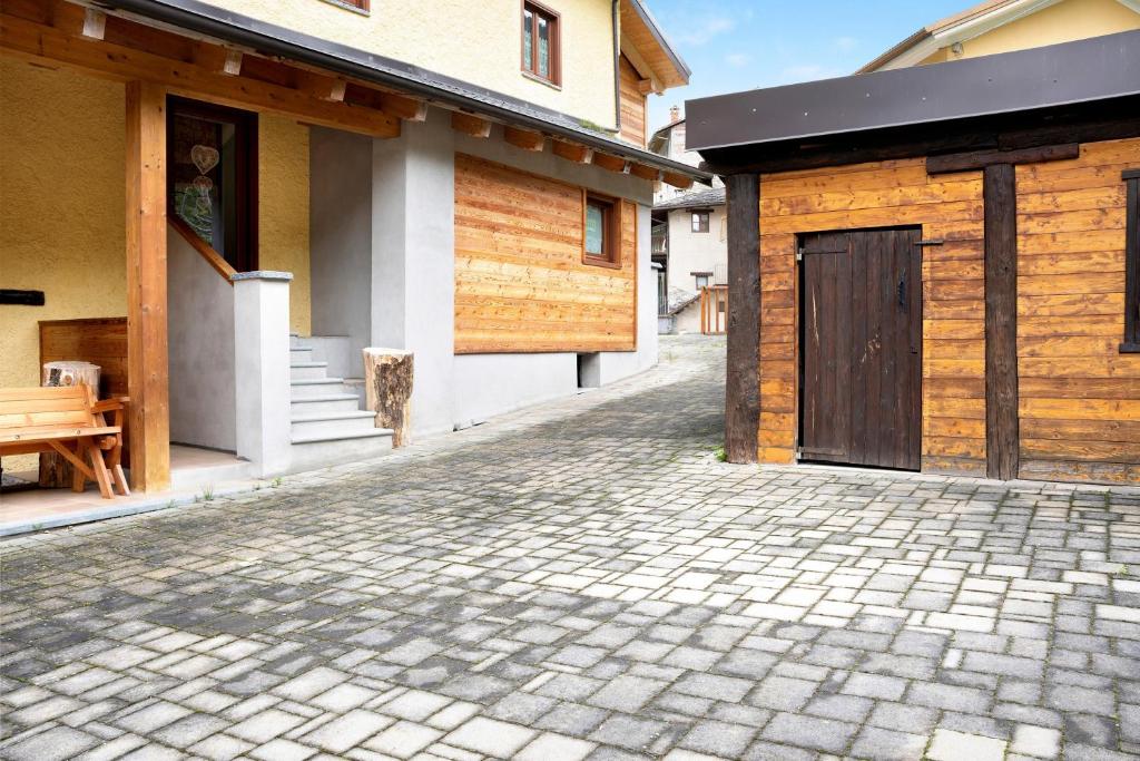 a cobblestone street in front of a building at Chalet Provenzale Trilocale in Acceglio