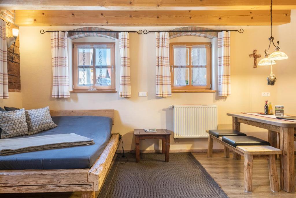 a living room with a couch and a table at Ferienwohnung Stod´l in Freyung