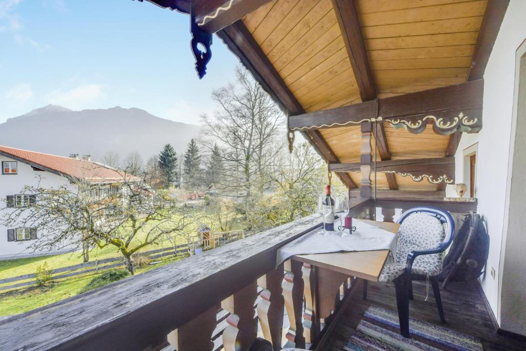 a balcony with a table and chairs and a view at Beim Kreuzfelder Zwiesel in Inzell