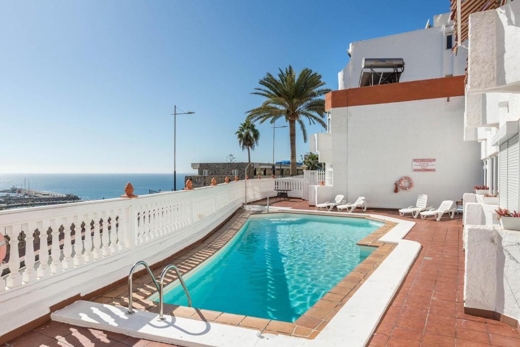 a swimming pool with a view of the ocean at vv Luca vista mar in Puerto Rico de Gran Canaria
