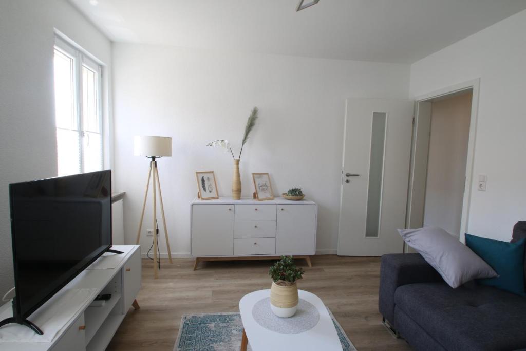 a living room with a couch and a tv at Ferienwohnung am Stadtwall in Stockach