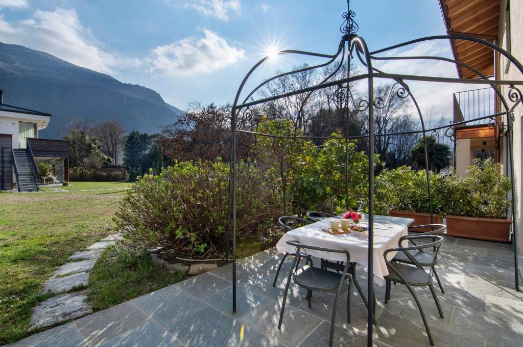 a table and chairs on a patio with a view at Il nido del lago in Carriola
