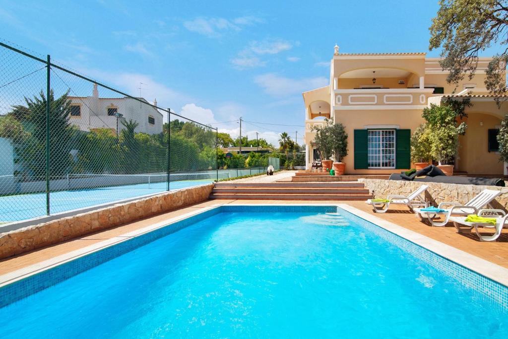 a swimming pool in front of a house at Casa do Sobreiro in Quelfes