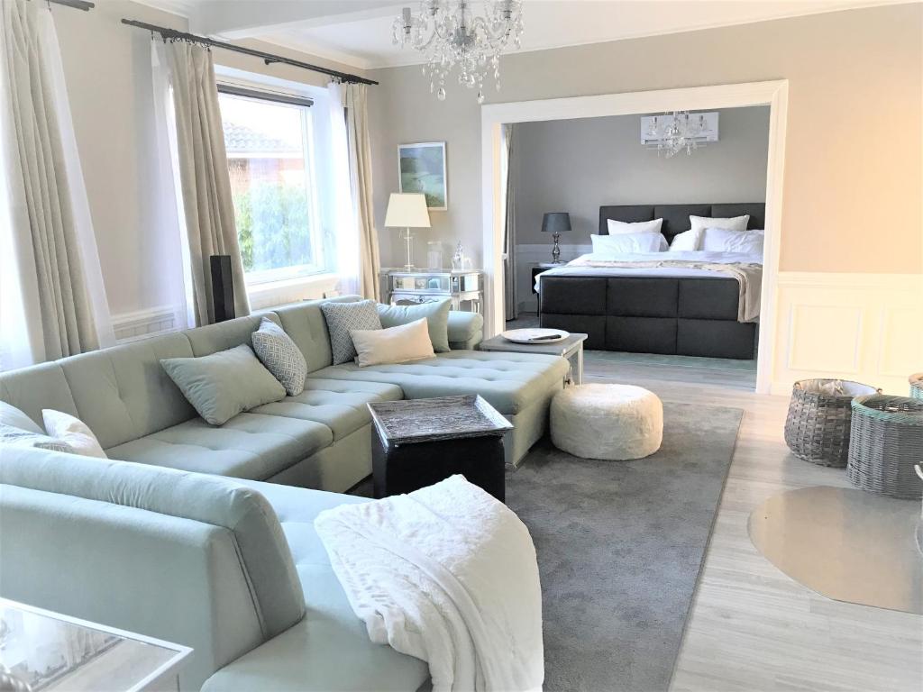 a living room with a couch and a bed at Haus Sonnenschein in Janneby