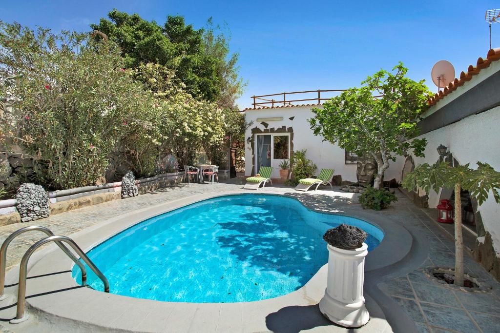a swimming pool in front of a house at Finca Fani 2 in Agüimes