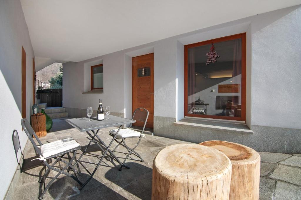 a living room with a table and chairs and a table and a table at Casa Nadia in Verceia