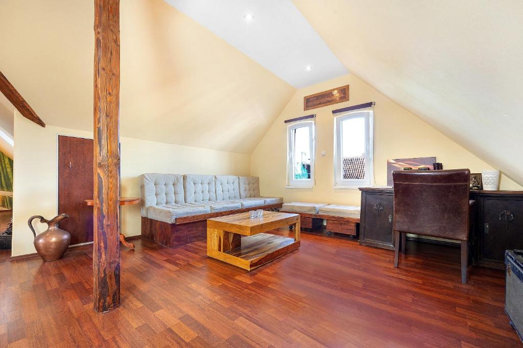a living room with a couch and a table at Dachgeschosswohnung Wohllebe in Hannover