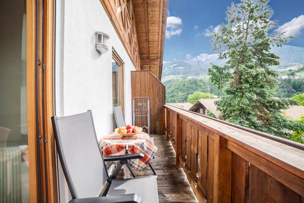 a balcony with a table with a bowl of fruit on it at Langeshof Fewo Abendrot in Caines