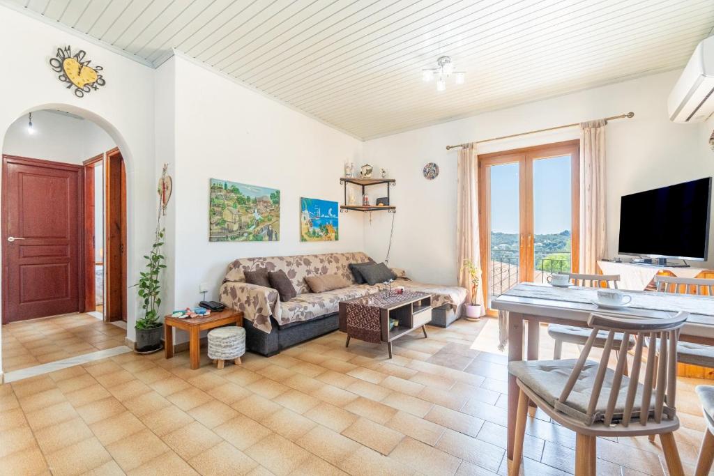 a living room with a couch and a table at Victoria's House in Gaios