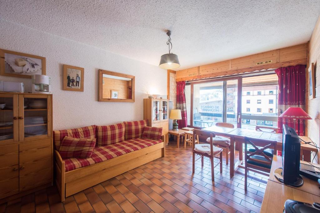 a living room with a couch and a table at Serre-chevalier Vallée - Briançon in Briançon