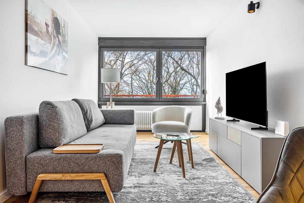 a living room with a couch and a tv at Al Mare in Wunstorf