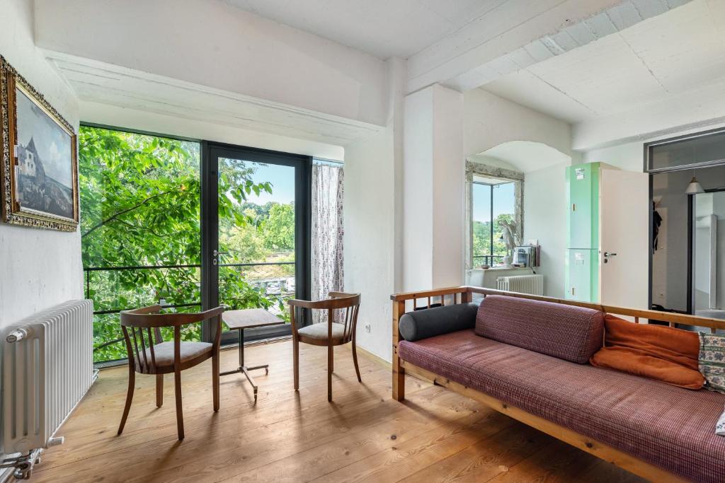 a living room with a couch and a table and chairs at Fewo Boho in der Altstadt in Pirna