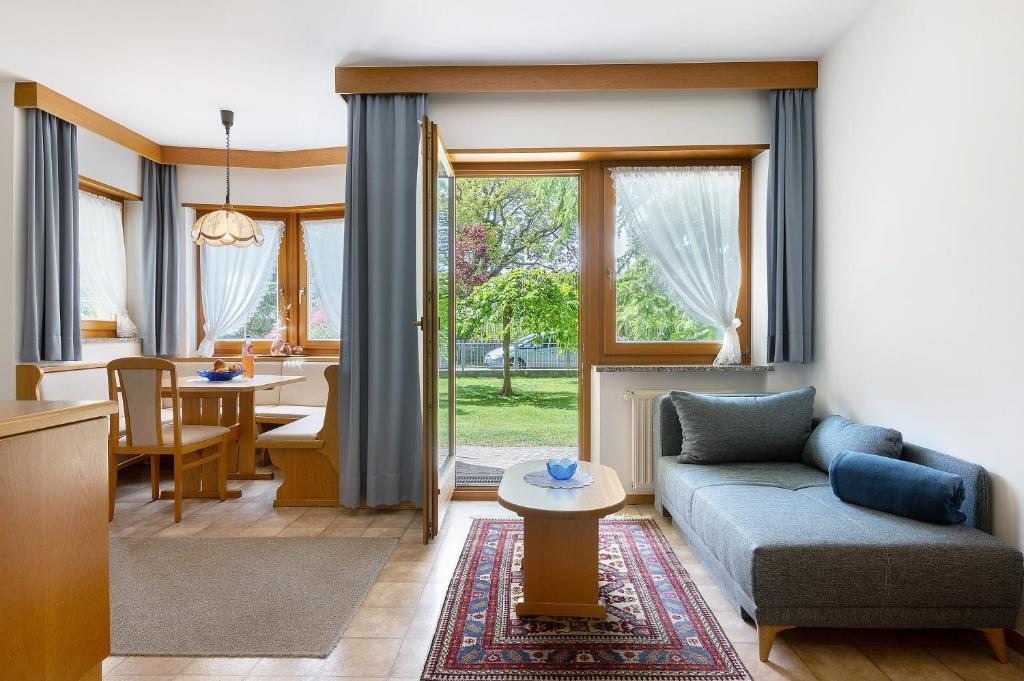 a living room with a couch and a table at Mayr Apartments Eins in Plaus