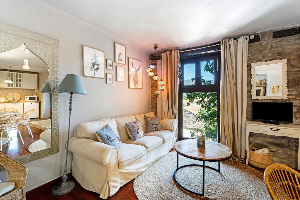a living room with a couch and a table at Regalate Paz in Estallo