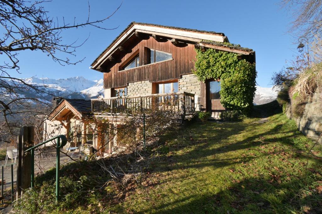 a house on a hill with a fence at Chalet Paisible in Bourg-Saint-Maurice