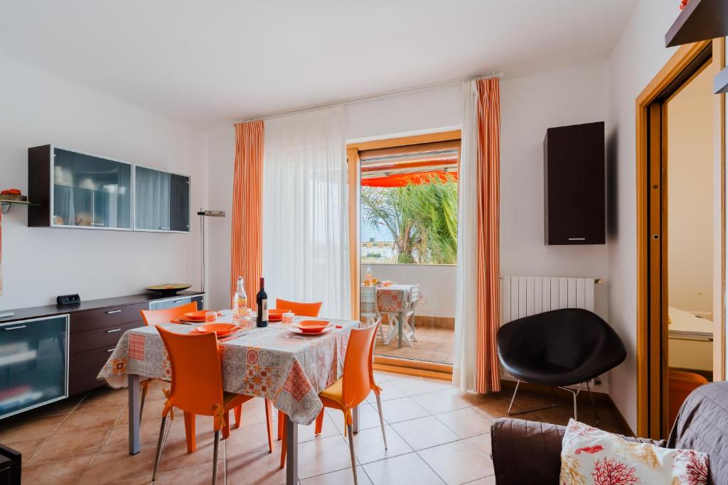 a kitchen and dining room with a table and chairs at Stella Maris a Porto Cesareo in Porto Cesareo