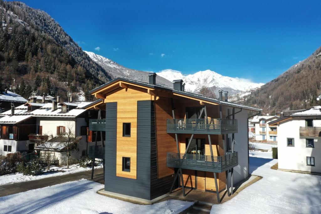 a house with a balcony in the snow at Luxury Ossana in Fucine