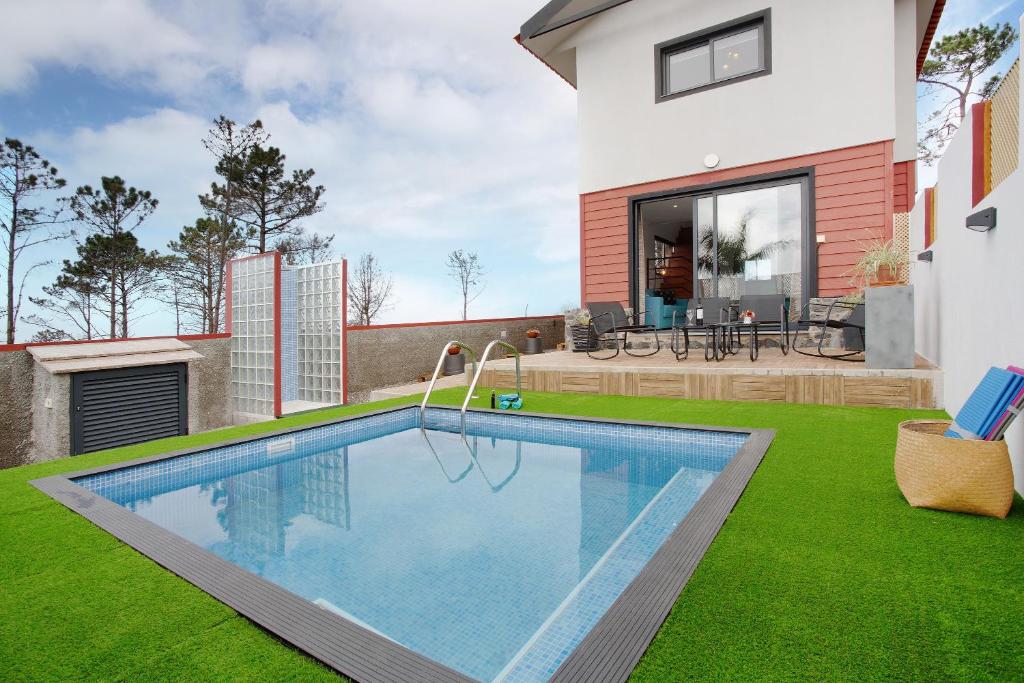 a swimming pool in the backyard of a house at Maravilha da Costa in Ponta do Pargo
